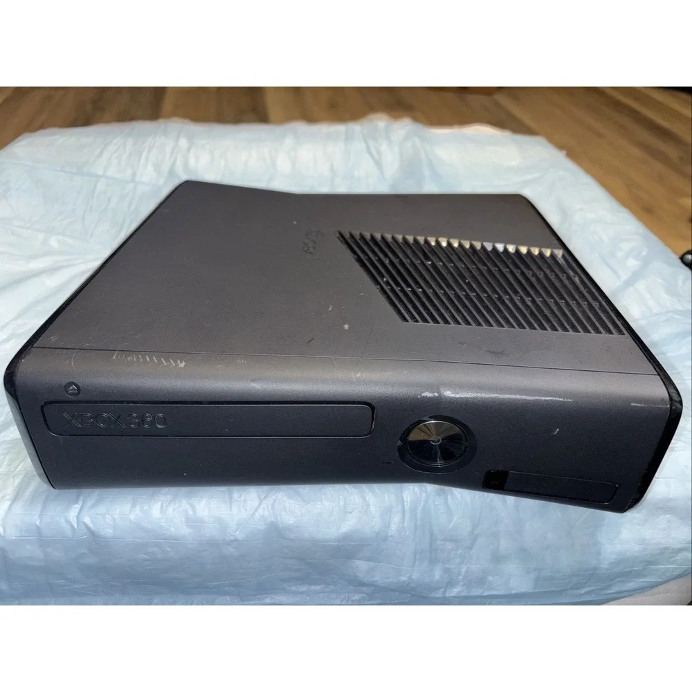 Xbox 360 S Console Model 1439 Black Untested